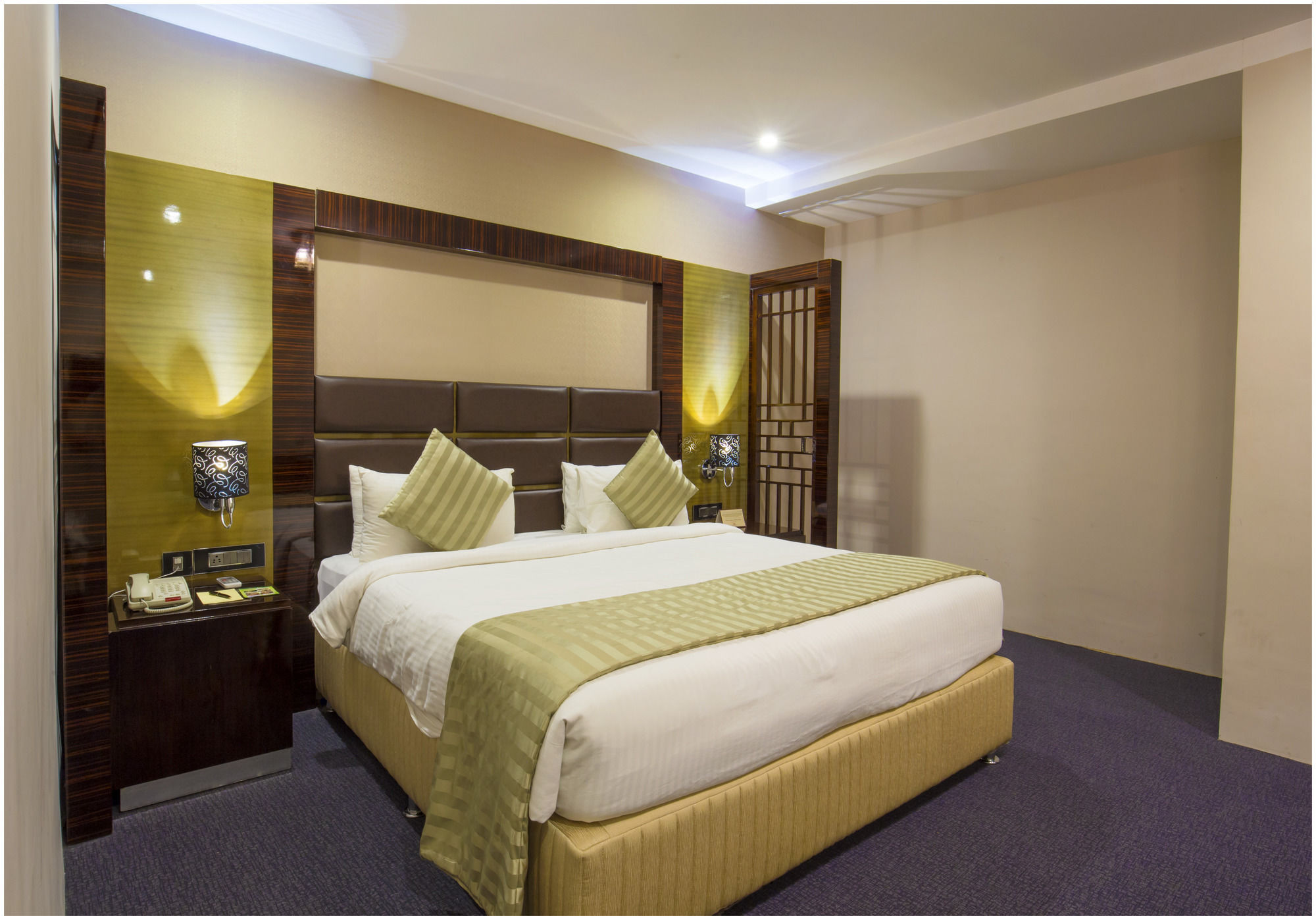 The Pgs Vedanta Hotel Kochi Exterior photo